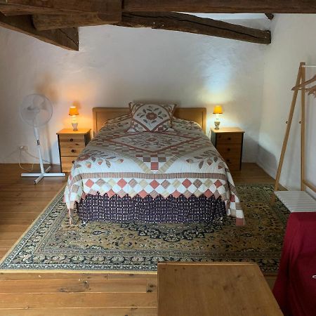Chambre Sdb Privee Townhouse 26 Chambres D'Hotes Civray Civray  Exterior foto